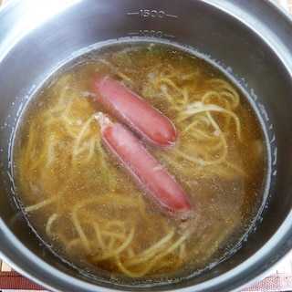 残った鍋(野菜たっぷりあっさり鍋)スープでラーメン